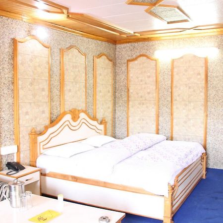 Hotel Vikrant Nainital Luaran gambar